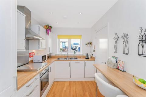 17 King George Way, Chingford, London, E4 7FN