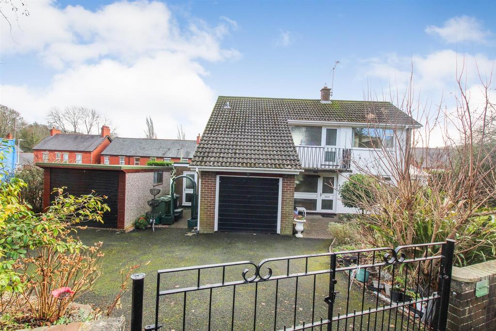 Garth Road, Trevor 3 bed detached house for sale £350,000