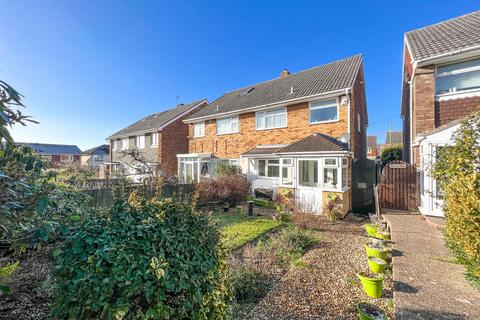 6 Avon Walk, Fareham, PO16 8QH