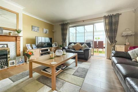 6 Avon Walk, Fareham, PO16 8QH