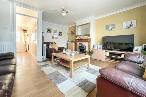 6 Avon Walk, Fareham, PO16 8QH