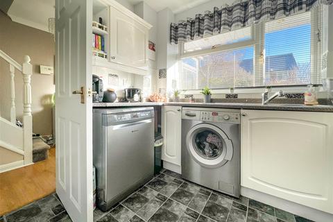 6 Avon Walk, Fareham, PO16 8QH