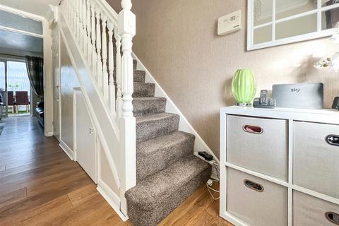 6 Avon Walk, Fareham, PO16 8QH
