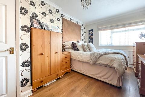 6 Avon Walk, Fareham, PO16 8QH