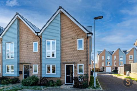 82 Ebberns Road, Hemel Hempstead, HP3 9QR