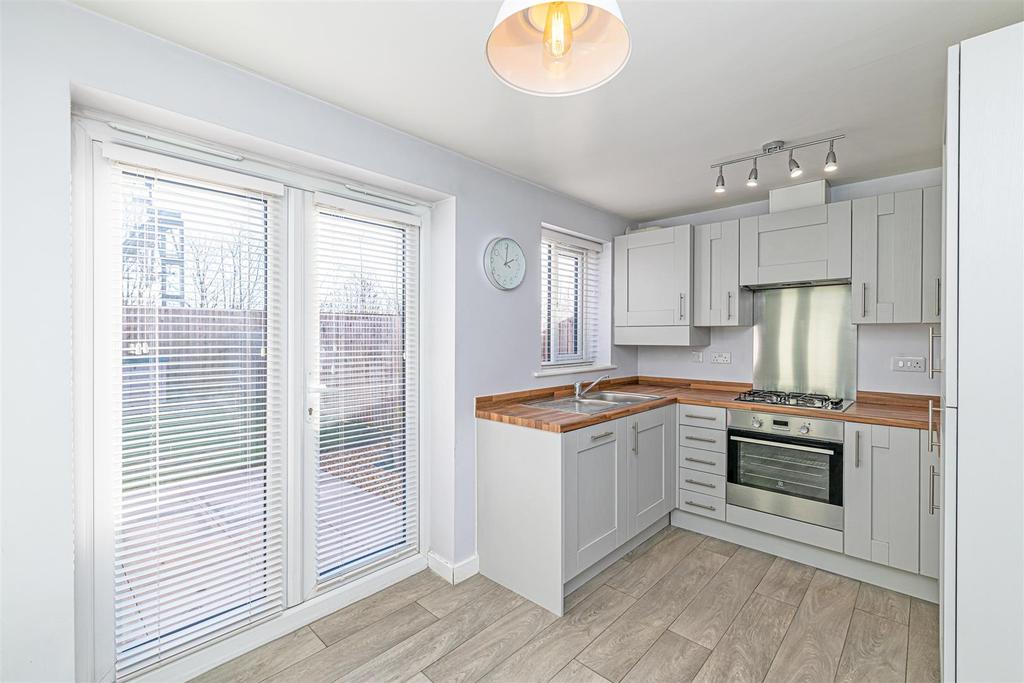 Scarborough Drive, NewtonLeWillows 2 bed mews £750 pcm (£173 pw)