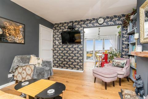 115 Downsway, Southwick, Brighton, BN42 4WE