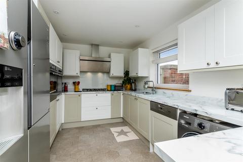 115 Downsway, Southwick, Brighton, BN42 4WE