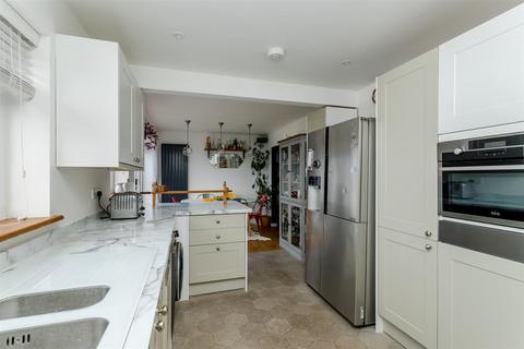 115 Downsway, Southwick, Brighton, BN42 4WE