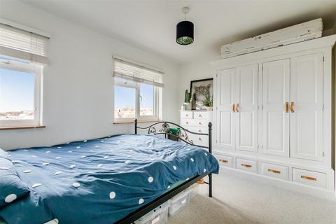 115 Downsway, Southwick, Brighton, BN42 4WE