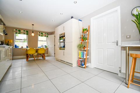 19 Cartwright Avenue, Guiseley, Leeds, LS20 9FJ