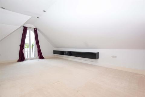 2 bedroom penthouse to rent - Feltham Avenue, East Molesey