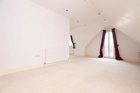 2 bedroom penthouse to rent - Feltham Avenue, East Molesey