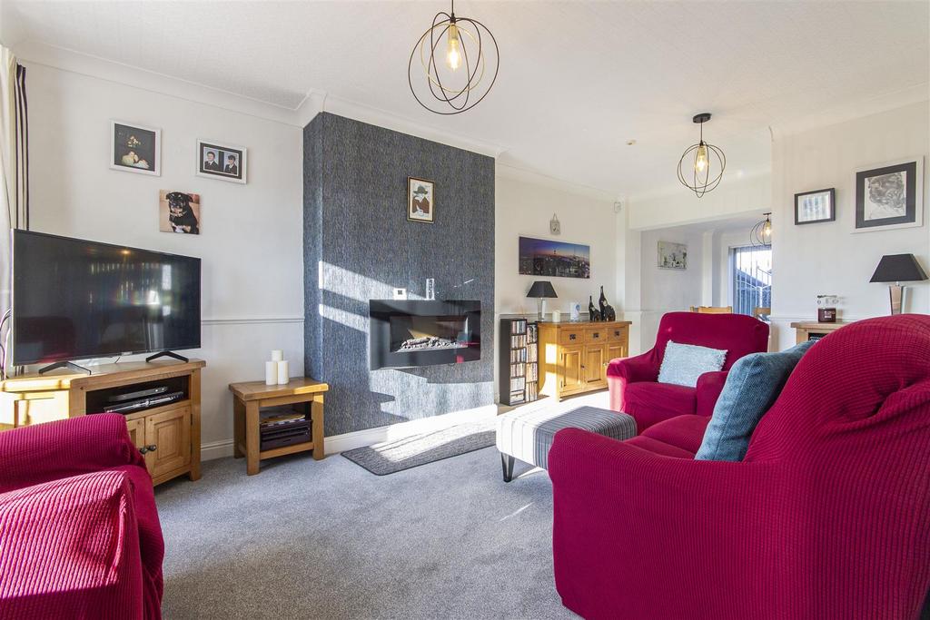 Newbold Back Lane, Chesterfield 3 bed semidetached house £289,950