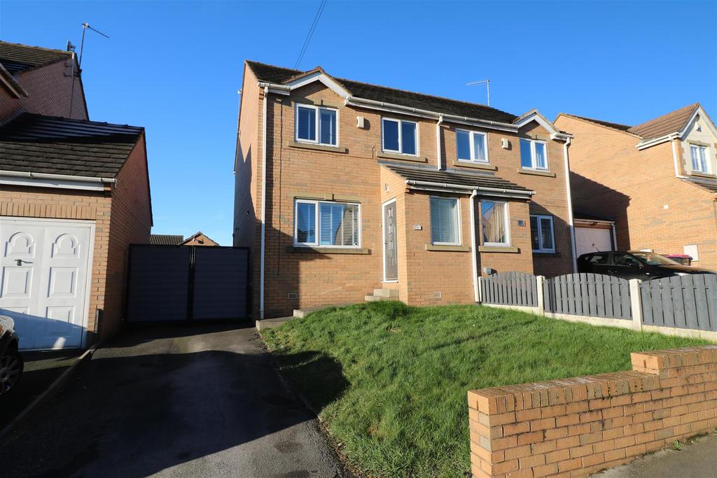 Ashwood Road, Parkgate, Rotherham 3 bed semidetached house £160,000