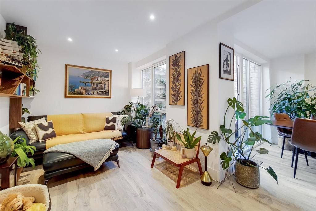 Kempton Mews, East Ham E6 3 bed house £575,000