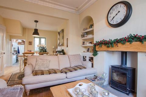 3 bedroom terraced house to rent - Dove Street, Off Nunnery Lane, York, YO23 1AQ