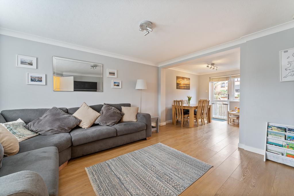Manchester Road, London, E14 3 bed terraced house £2,400 pcm (£554 pw)