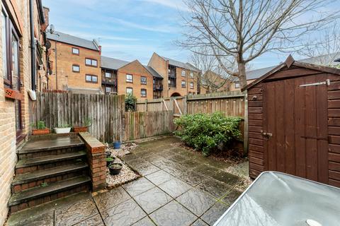 3 bedroom terraced house to rent, Manchester Road, London, E14