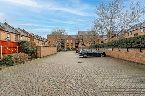 undefined, Manchester Road, London, E14