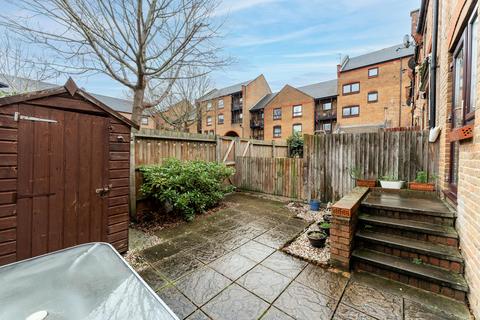 undefined, Manchester Road, London, E14