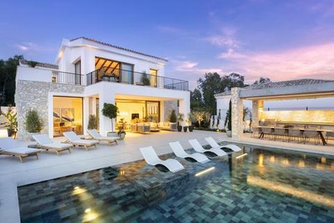 5 bedroom villa, El Herrojo, Benahavis, Malaga