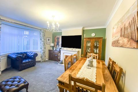 3 bedroom semi-detached house for sale - Windsor Gardens, Bedlington, Northumberland, Northumberland, NE22 5SY