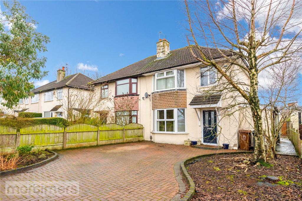 Queens Road West, Church, Accrington... 3 bed semidetached house £