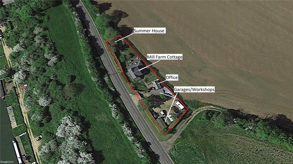 Barnwell Road, Oundle, Northamptonshire, PE8 3 bed detached house for