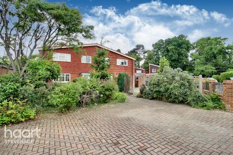 9 Parkway, Stevenage, SG2 8DJ
