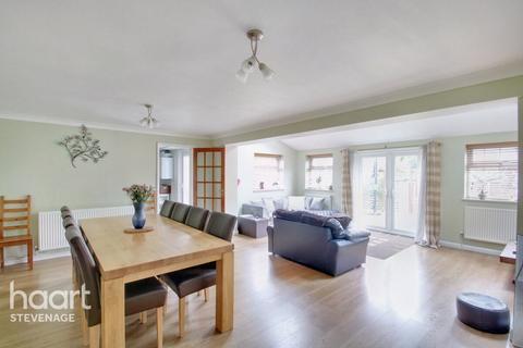 9 Parkway, Stevenage, SG2 8DJ