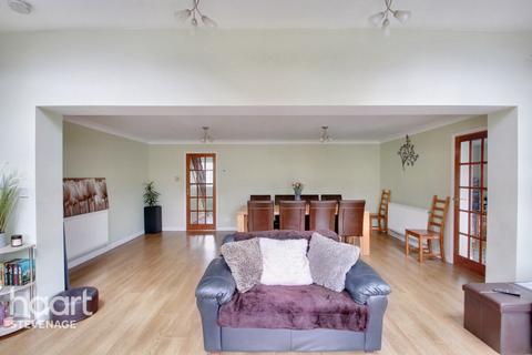9 Parkway, Stevenage, SG2 8DJ