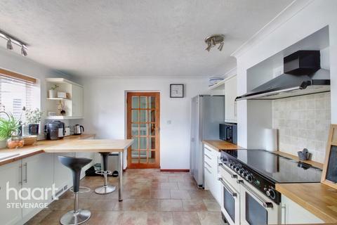 9 Parkway, Stevenage, SG2 8DJ