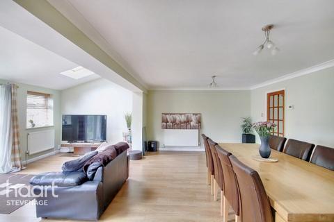 9 Parkway, Stevenage, SG2 8DJ