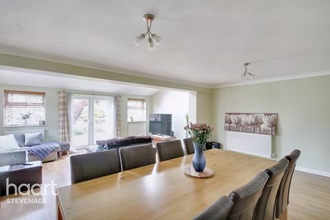 9 Parkway, Stevenage, SG2 8DJ