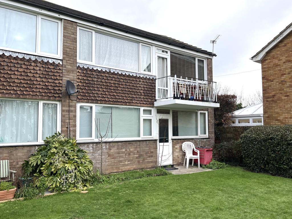 Bury Road, Gosport PO12 1 bed flat £695 pcm (£160 pw)