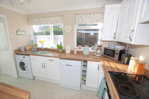 32 Cauldham Close, Capel Le Ferne, Folkestone, CT18 7HH