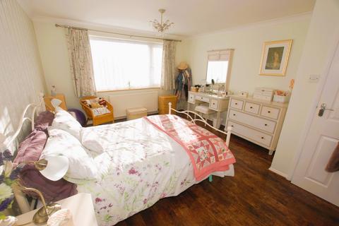 32 Cauldham Close, Capel Le Ferne, Folkestone, CT18 7HH