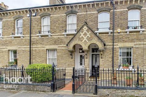 4 bedroom terraced house to rent, The Mount, Reading, RG1 5HL