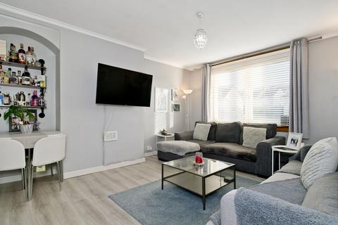 24/2 Clermiston Grove, Edinburgh, EH4 7DE