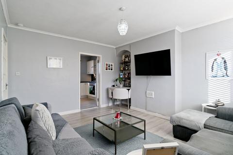 24/2 Clermiston Grove, Edinburgh, EH4 7DE