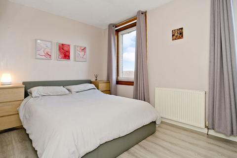 24/2 Clermiston Grove, Edinburgh, EH4 7DE