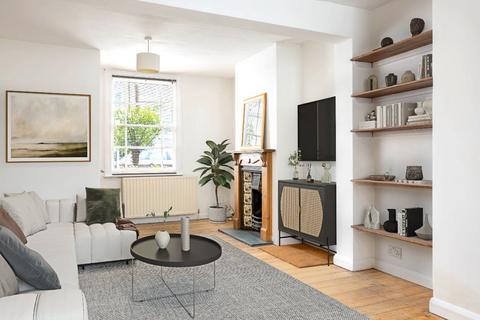 31 Albion Road, Twickenham, TW2 6QJ