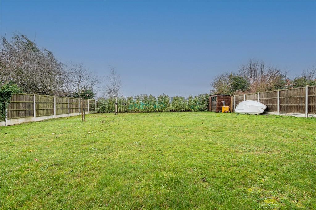 Wansfell Gardens, Thorpe Bay, Essex, SS1 4 bed detached house £800,000