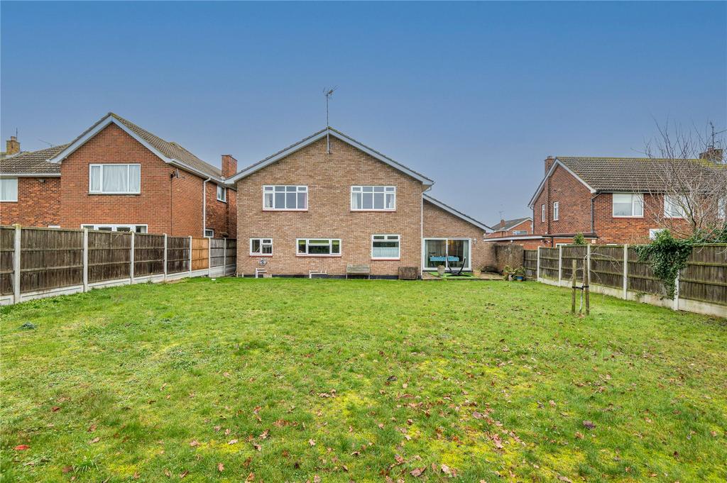 Wansfell Gardens, Thorpe Bay, Essex, SS1 4 bed detached house £800,000