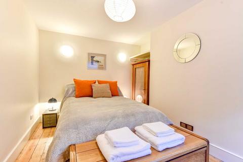 1 bedroom flat to rent, ‘Brighton`s Park Crescent Apartment`