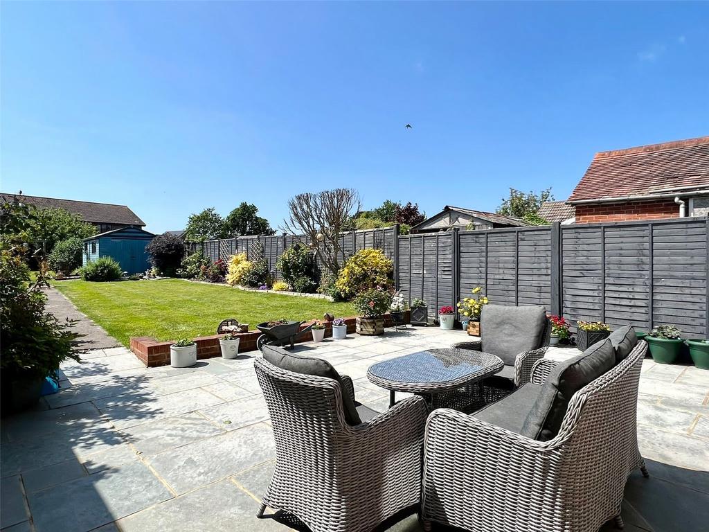Carrington Lane, Milford on Sea, Lymington, Hampshire, SO41 3 bed semi