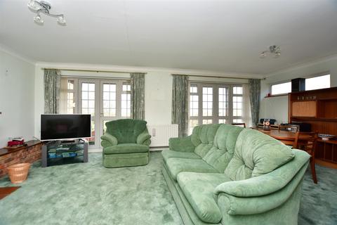 3 bedroom detached house for sale - Whybornes Chase, Minster On Sea, Sheerness, Kent