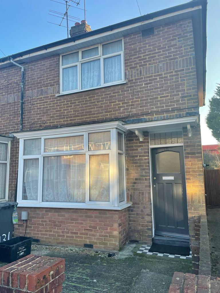 Connaught Road, Luton, Bedfordshire 2 bed semidetached house £1,200
