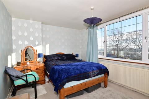 4 Hever Croft, Rochester, ME2 2NN